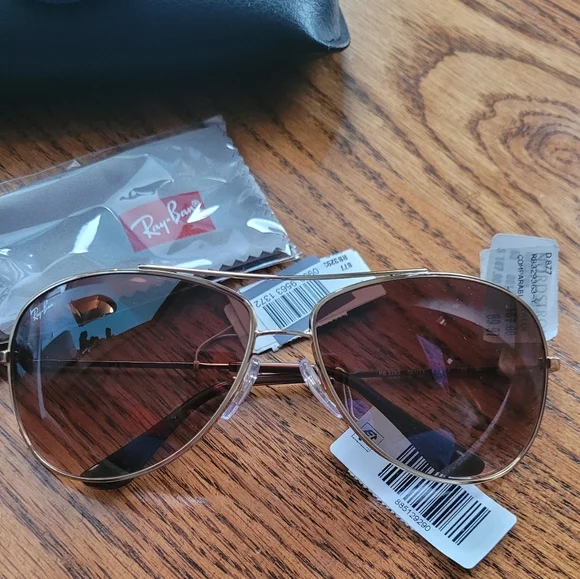 NEW! Ray-Ban Gold Frame Aviator Sunglasses 63mm - Picture 3 of 4